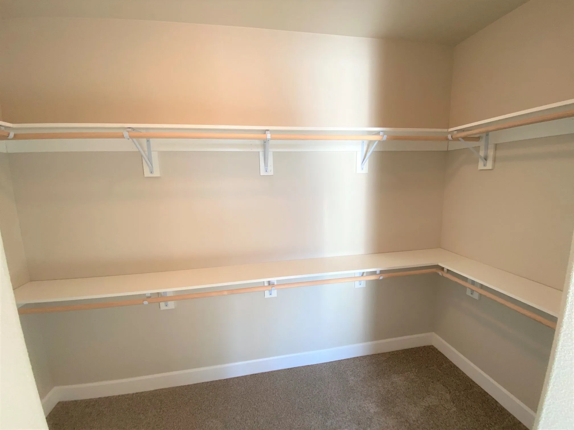 1 Bed Bedroom Closet